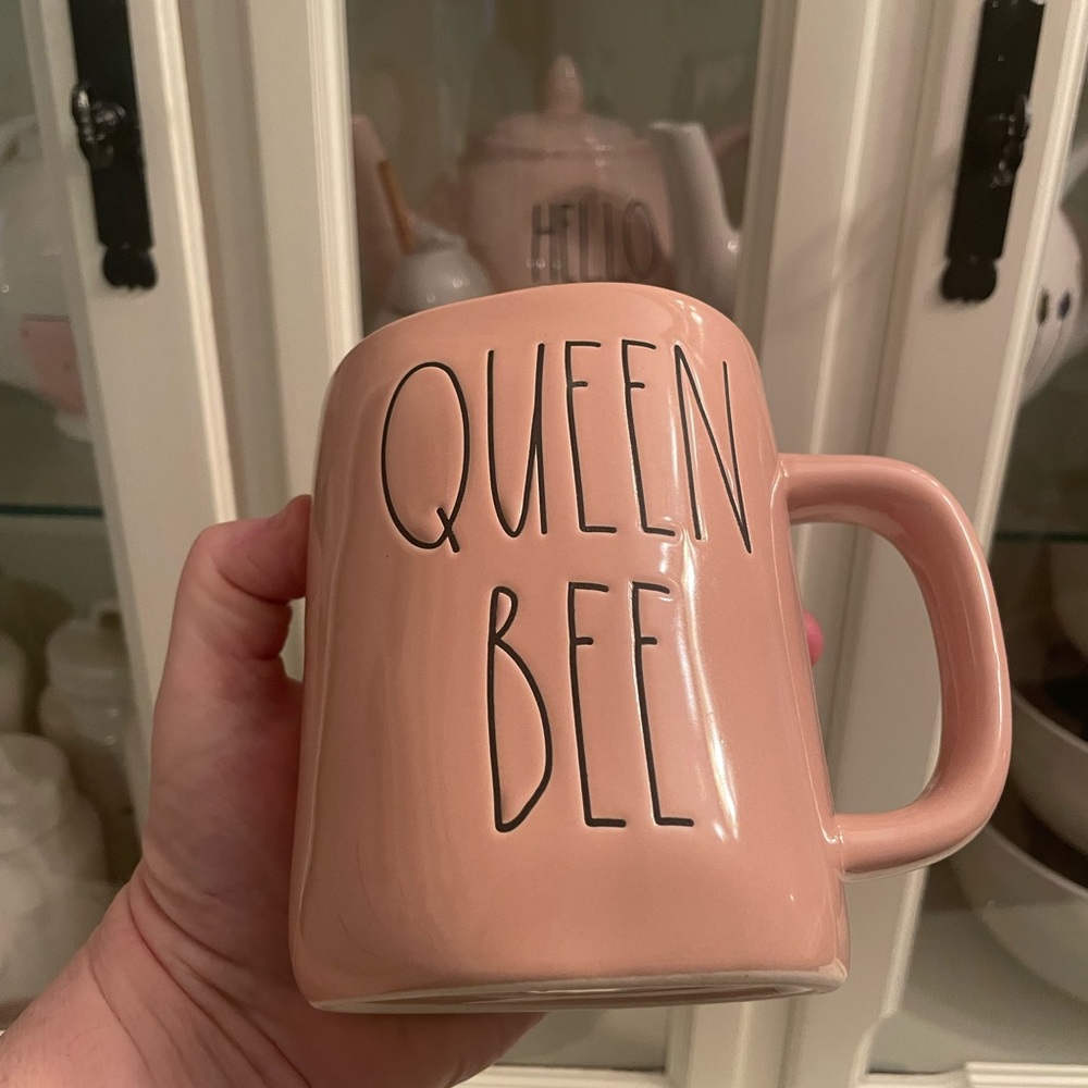 * Queen Bee Rae Dunn Mug